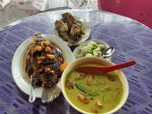 d' Tepian Sungai Restaurant, Teluk Intan, Perak.