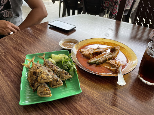Azrina Gulai Panas
