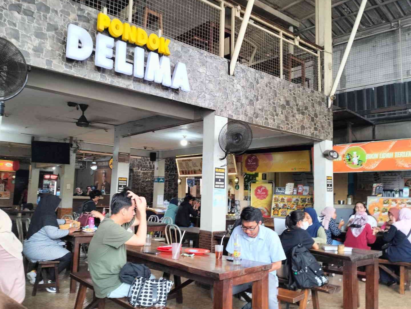 kedai makan depan pondok