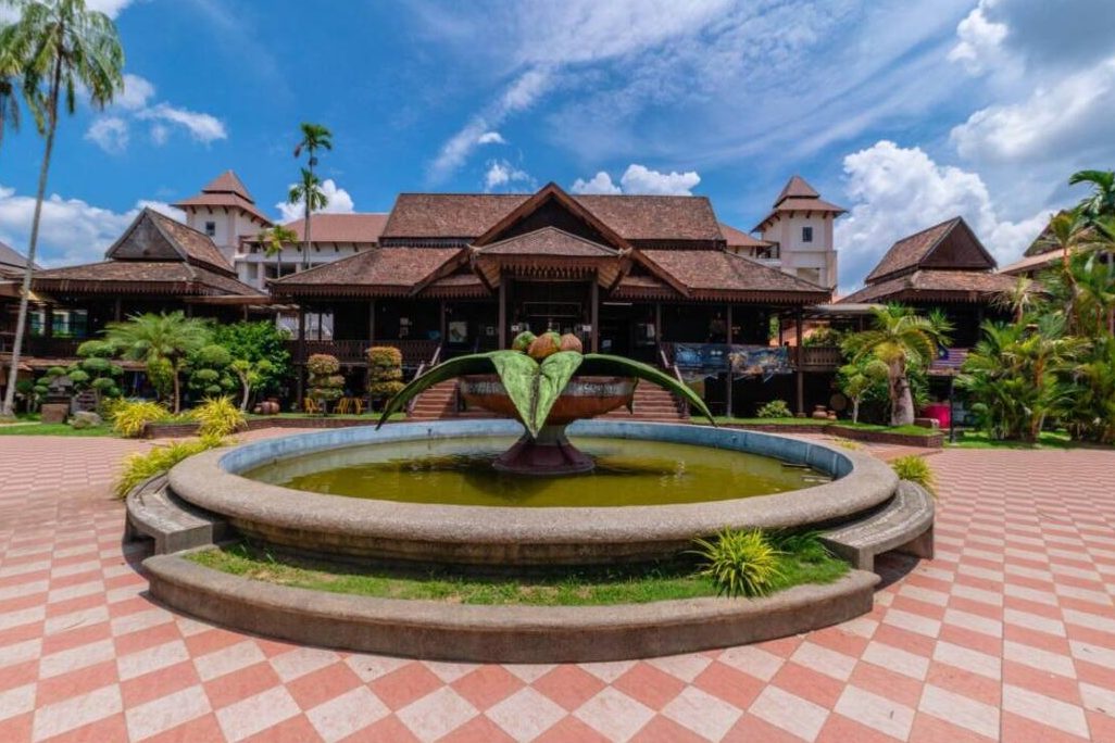 salai di wakaf bharu malaysia destinasi wisata menarik yang wajib dikunjungi