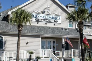 De’ Putrees (formerly known as Sri Fathoni Seafood & Grill)