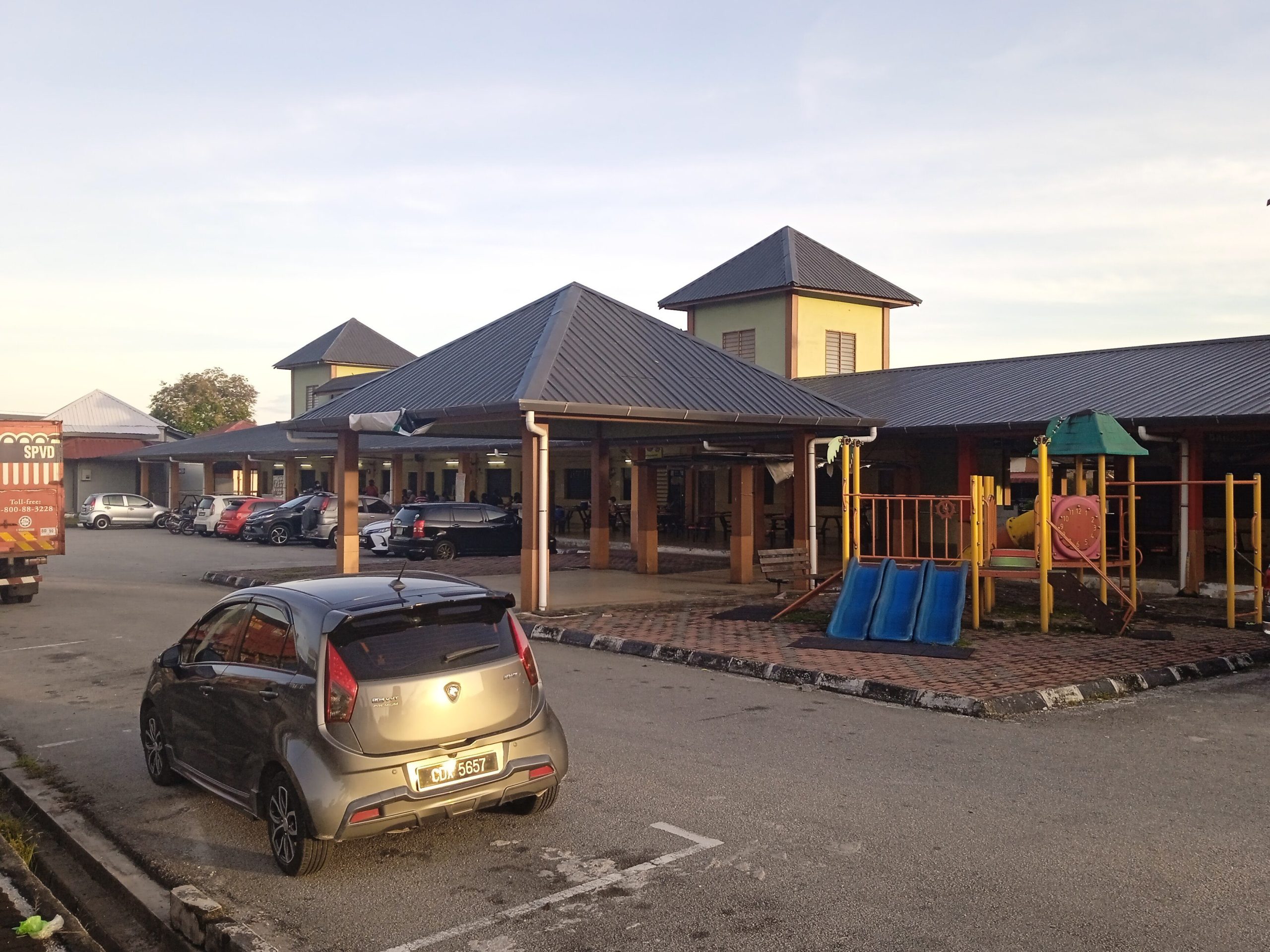 kompleks medan selera bidor scaled